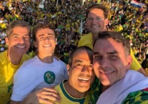 Flávio Bolsonaro faz menor votação em Salvador após apoio de ACM Neto