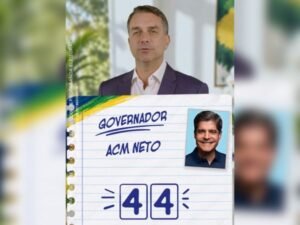 Flávio Bolsonaro pede votos para ACM Neto em vídeos de apoio a candidatos na Bahia